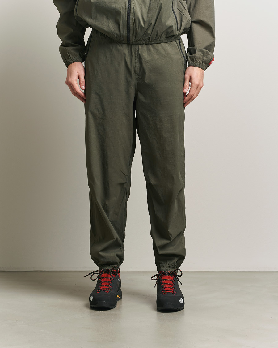 Mies | Housut | The North Face | Red Box Packable Wind Pants New Taupe Green