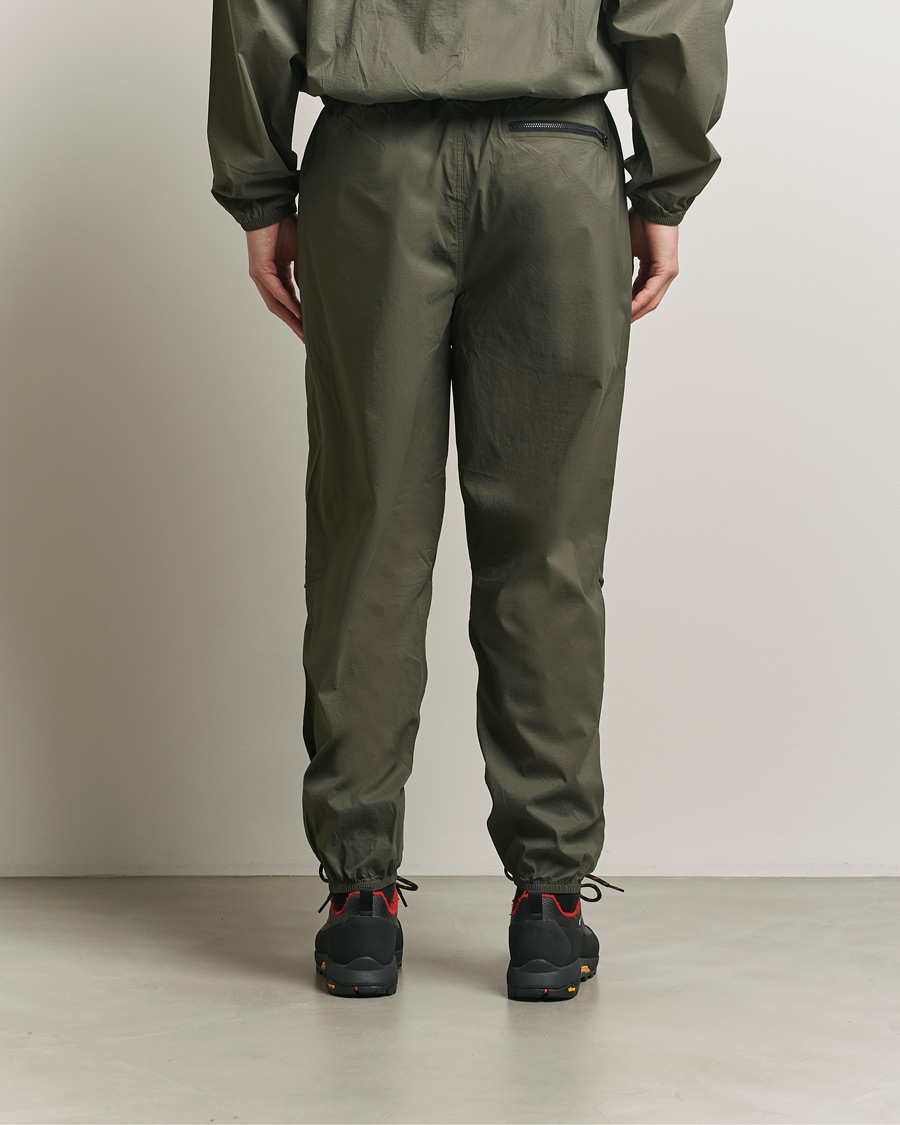 Mies | Housut | The North Face | Red Box Packable Wind Pants New Taupe Green