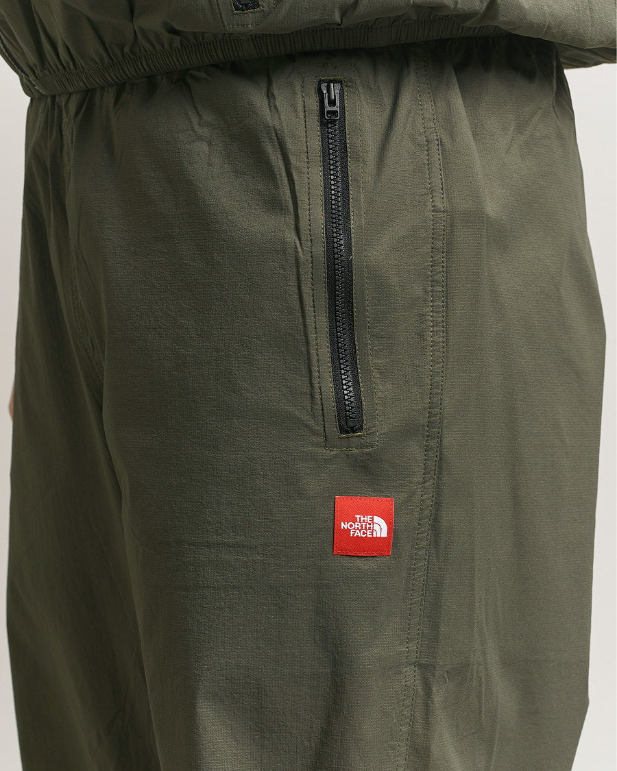 Mies | Housut | The North Face | Red Box Packable Wind Pants New Taupe Green