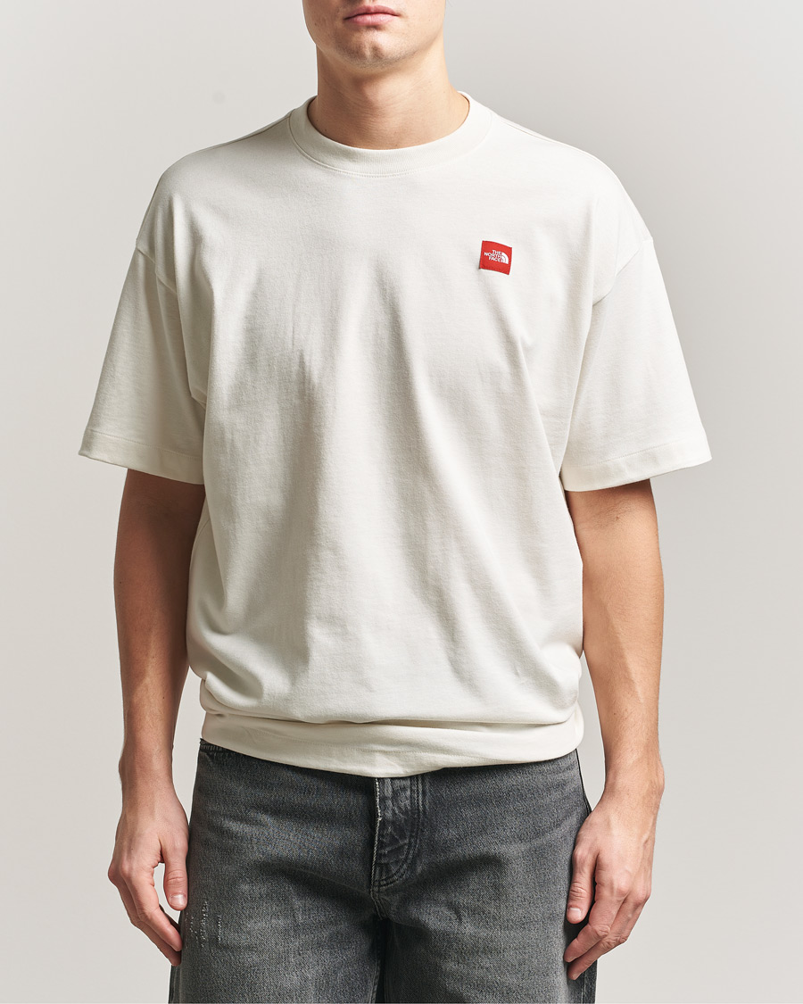 Mies | T-paidat | The North Face | Red Box T-Shirt White Dune