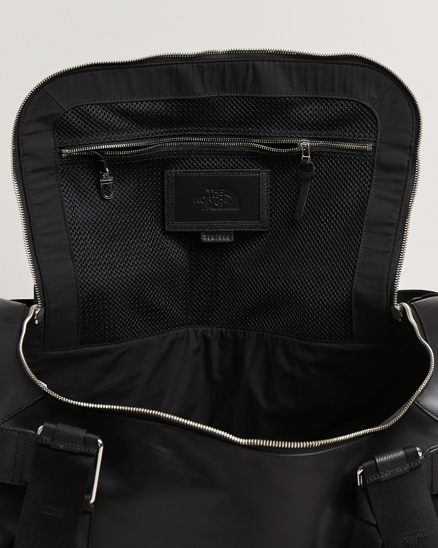 Mies | Laukut | The North Face | Anniversary Base Camp Duffel Leather Black