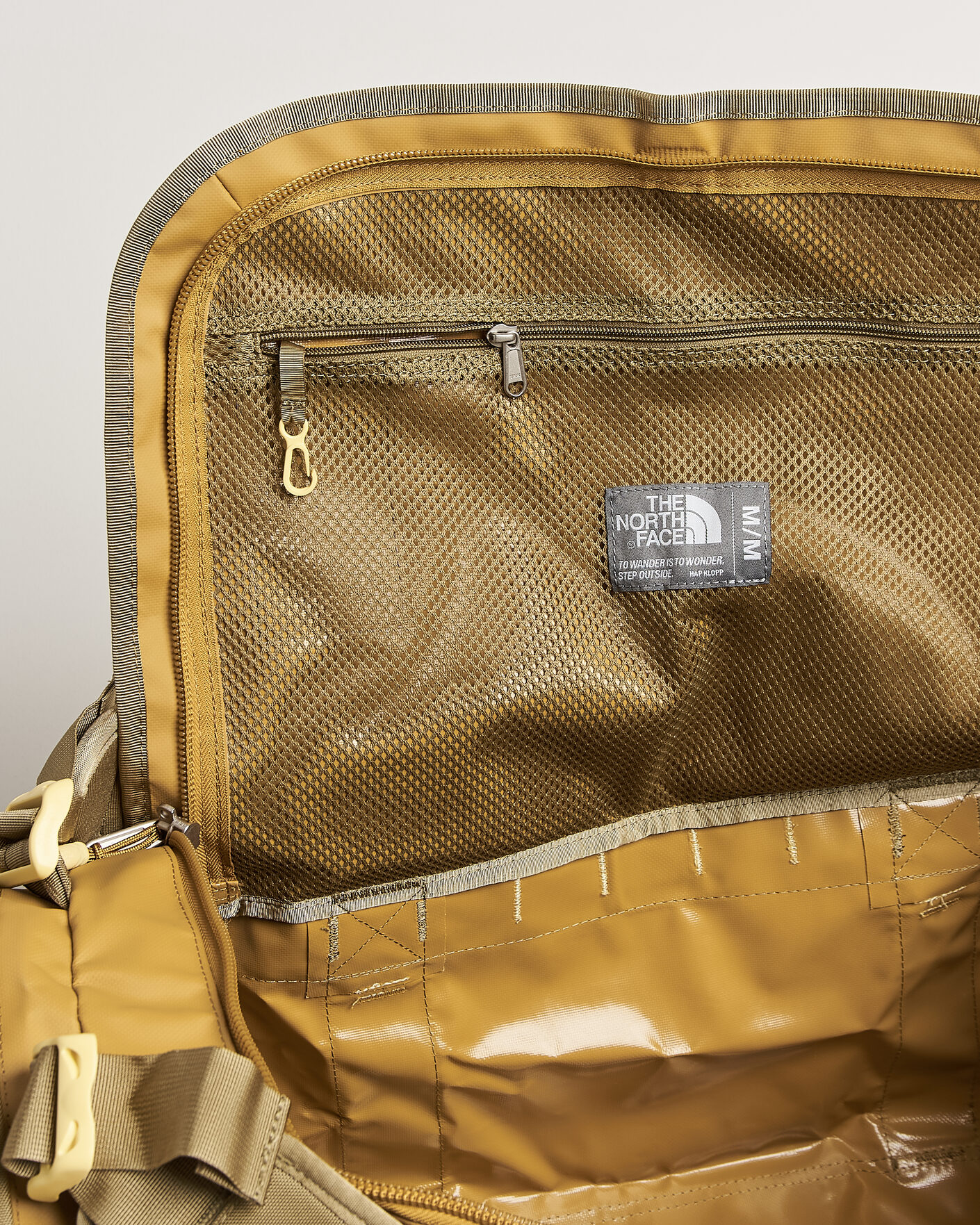 Mies | Laukut | The North Face | Base Camp Duffel M Golden Tan