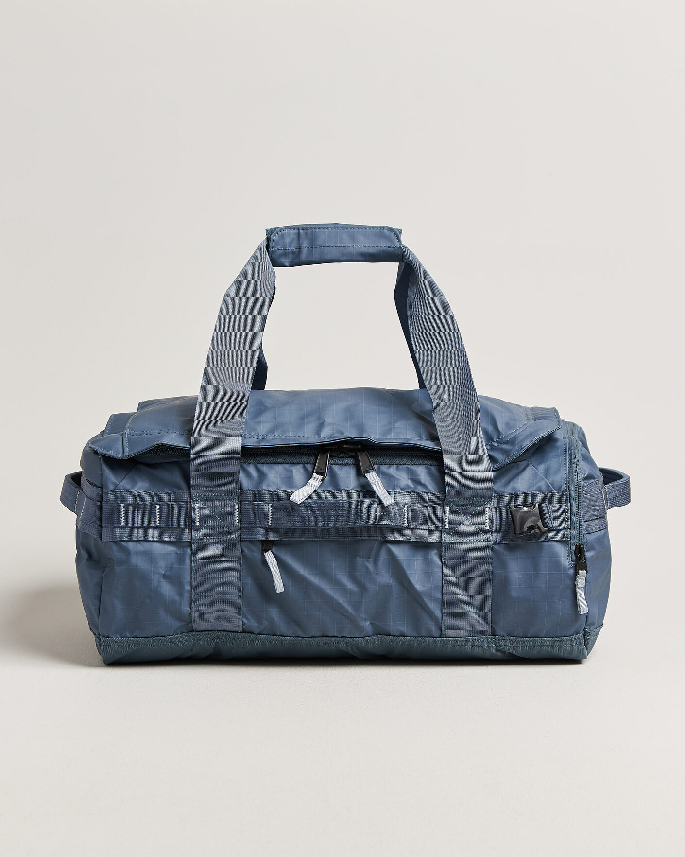 Mies | Laukut | The North Face | Base Camp Voyager Duffel 42 Granite Grey