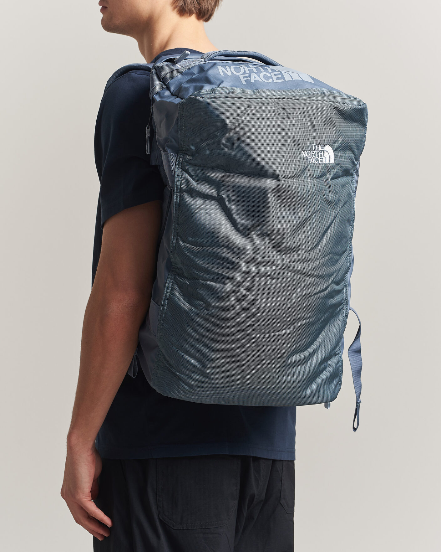 Mies | Laukut | The North Face | Base Camp Voyager Duffel 42 Granite Grey