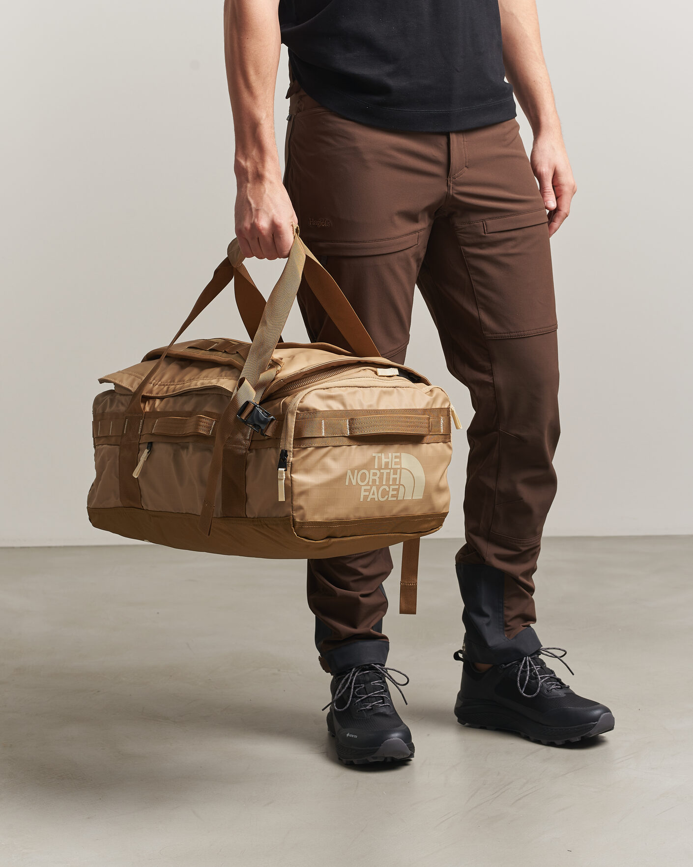 Mies | Laukut | The North Face | Base Camp Voyager Duffel 42 Khaki Stone