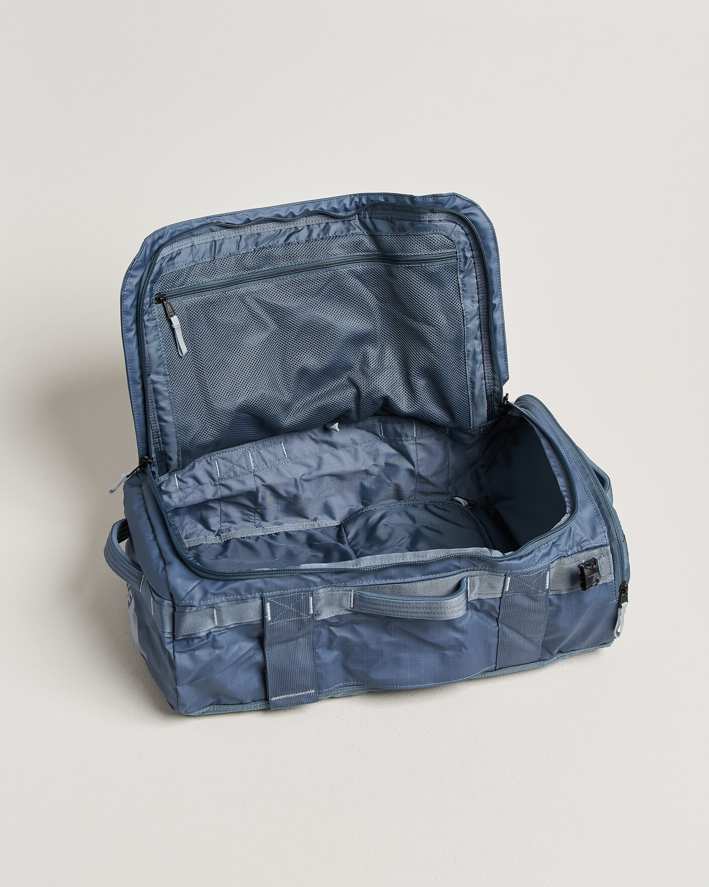Mies | Laukut | The North Face | Base Camp Voyager Duffel 32 Granite Grey