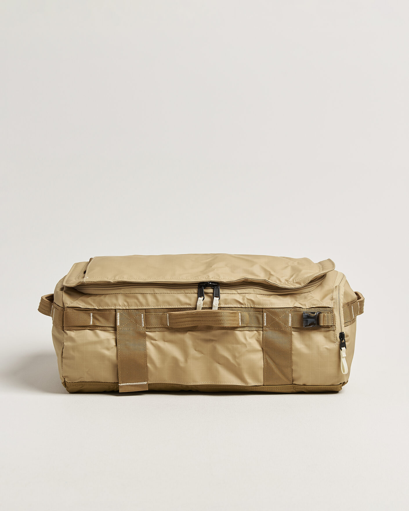 Mies | Laukut | The North Face | Base Camp Voyager Duffel 32 Khaki Stone