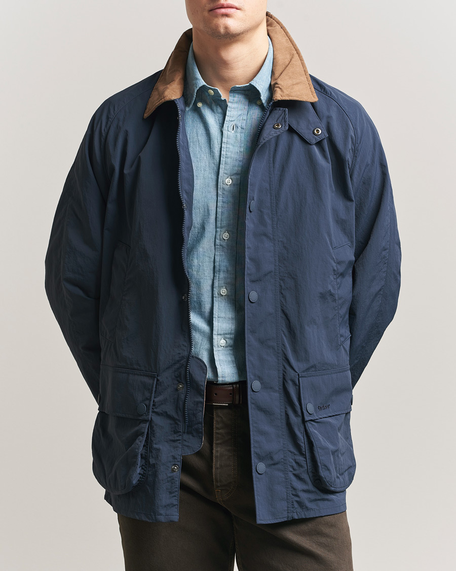 Mies | Takit | Barbour Lifestyle | Ashby Showerproof Jacket Navy