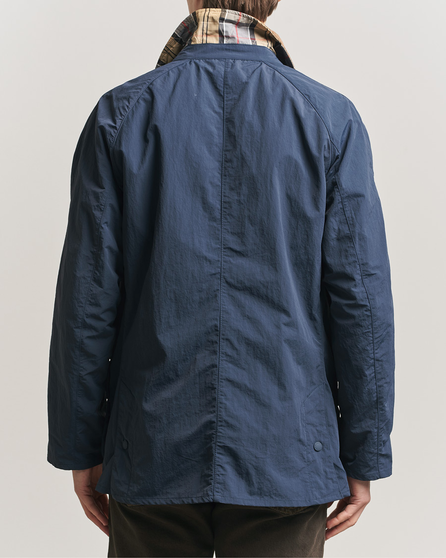 Mies | Takit | Barbour Lifestyle | Ashby Showerproof Jacket Navy