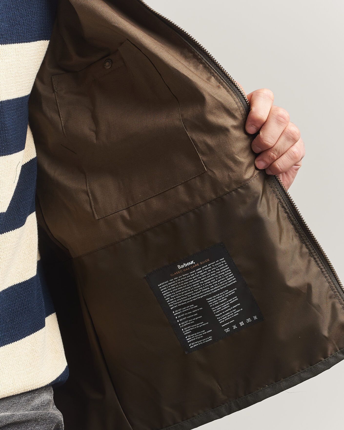 Mies | Takit | Barbour Lifestyle | Re-Engineered Blackett Spey Wax Jacket Archive Olive