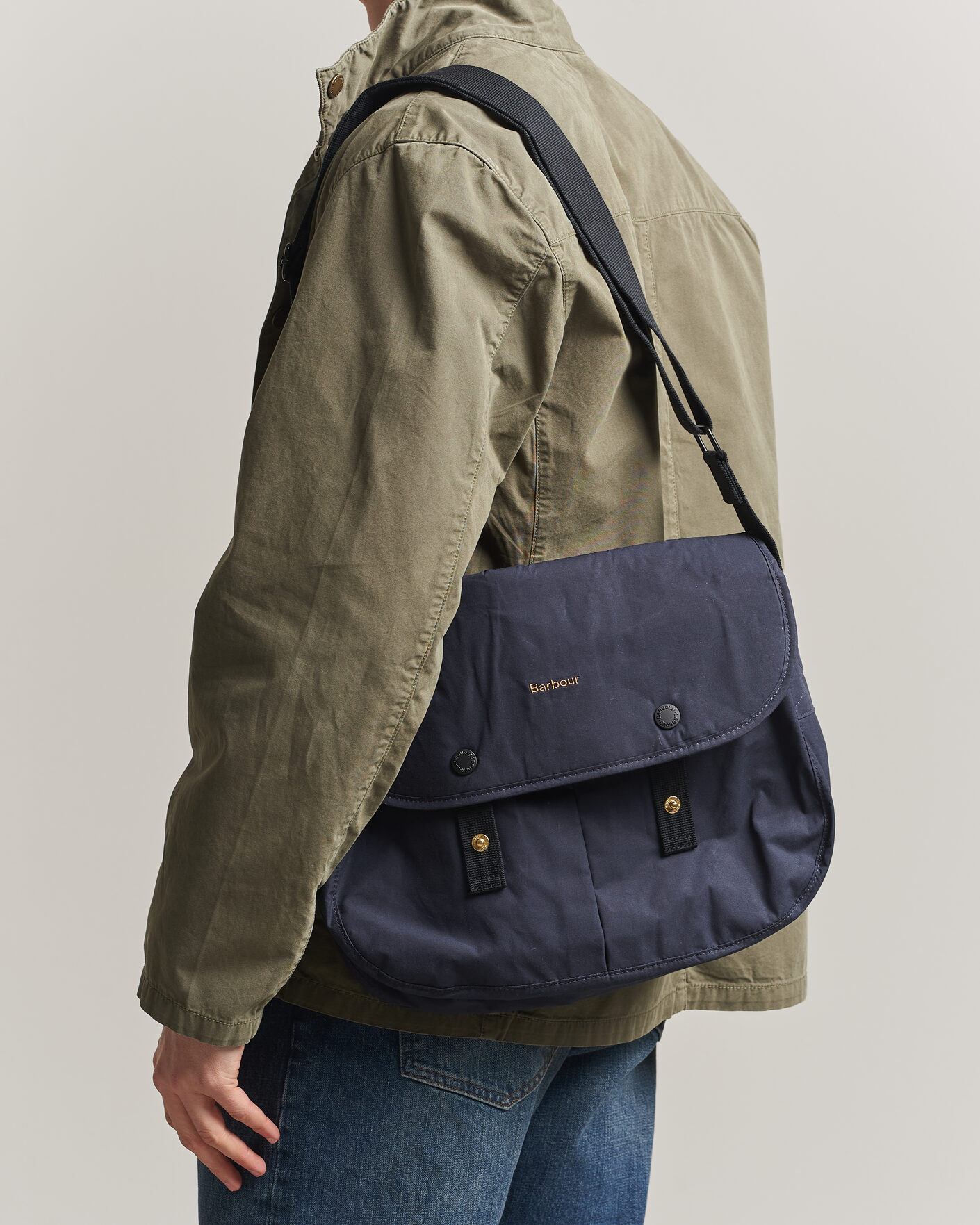 Mies | Laukut | Barbour Lifestyle | Transport Riever Shoulder Bag Navy