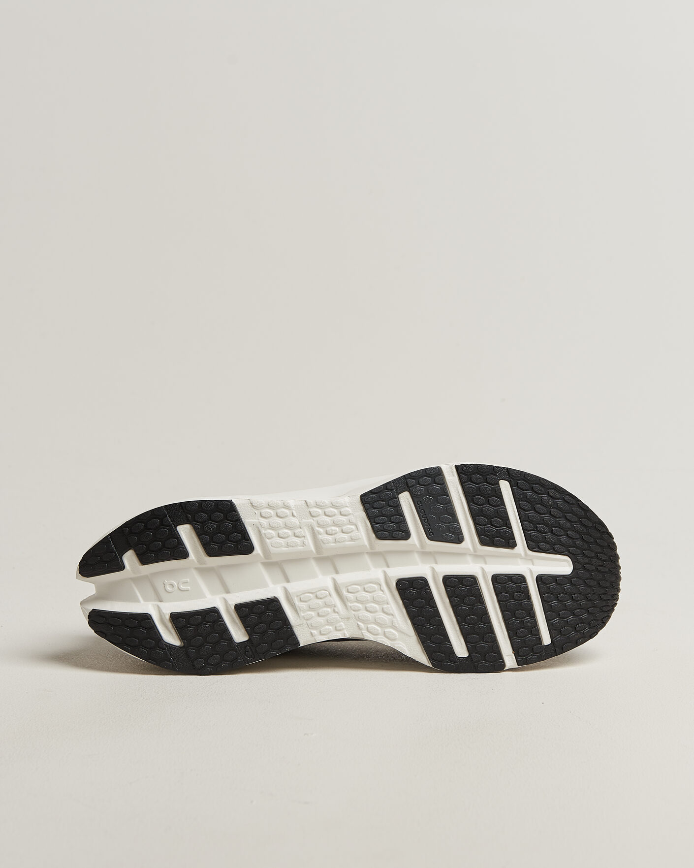 Mies | Juoksukengät | On | Cloudrunner 3 Black/Ivory