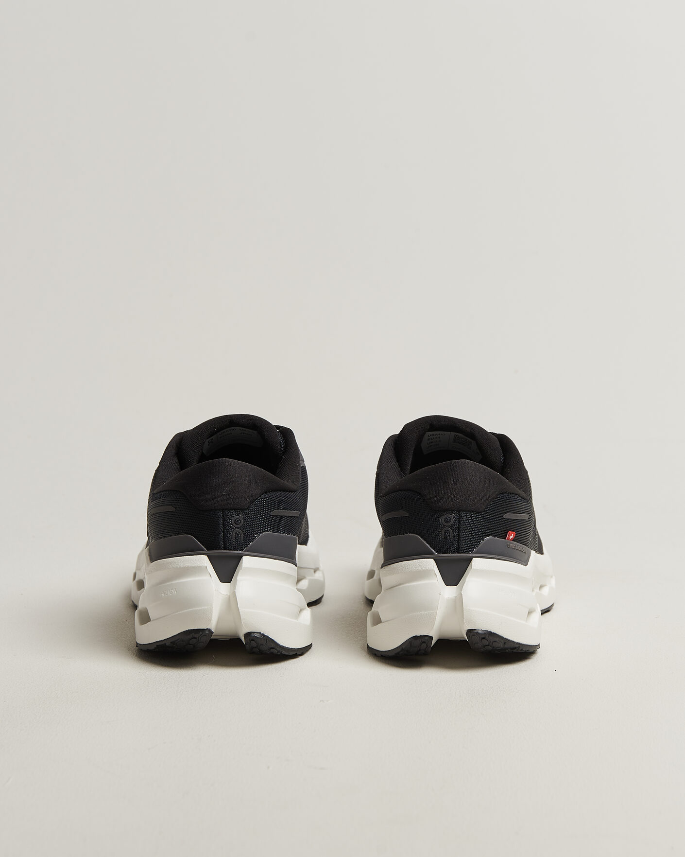 Mies | Juoksukengät | On | Cloudrunner 3 Black/Ivory