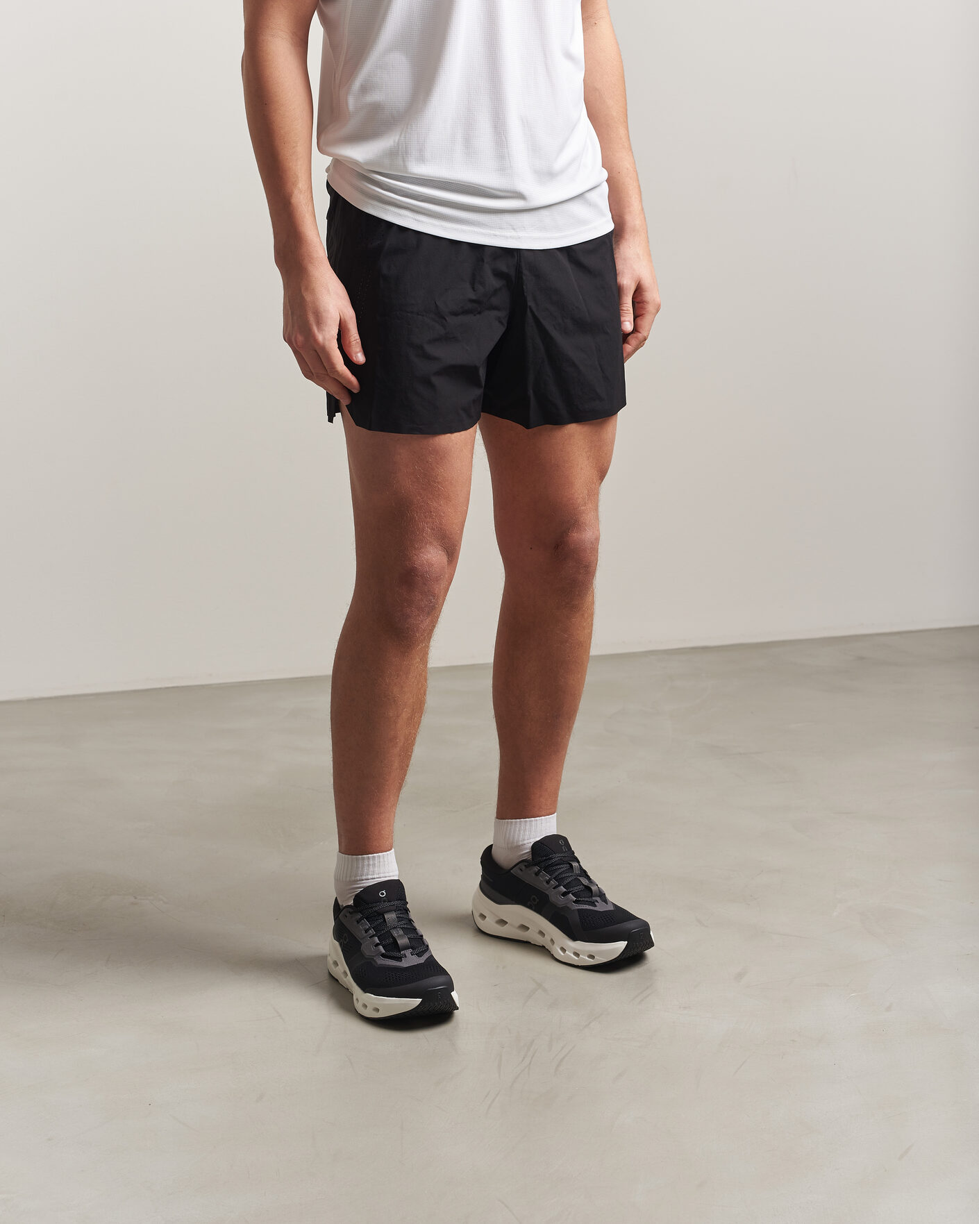 Mies | Juoksukengät | On | Cloudrunner 3 Black/Ivory