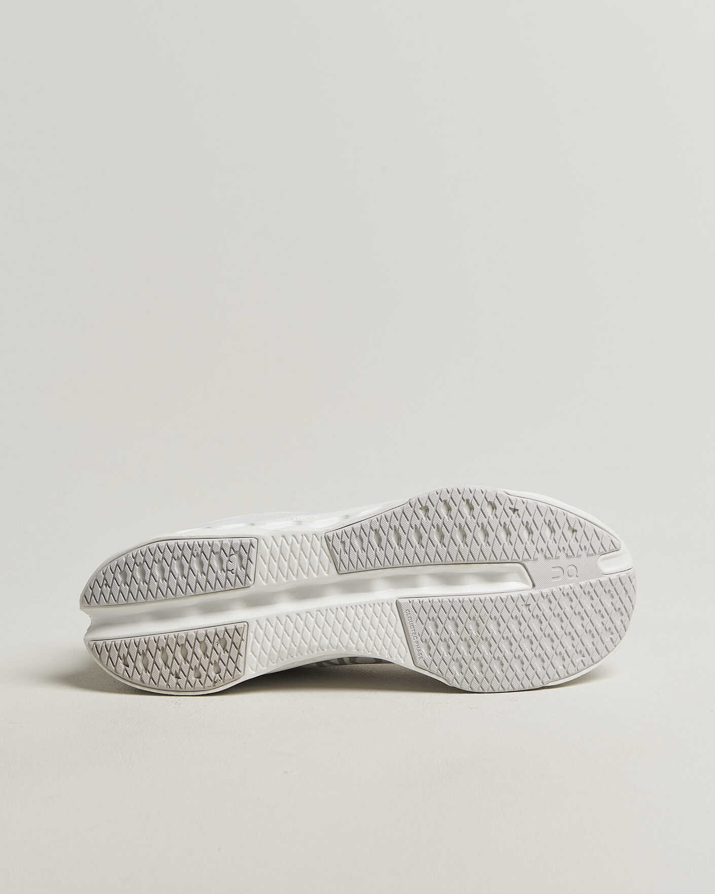 Mies | Juoksukengät | On | Cloudsurfer Next White/White
