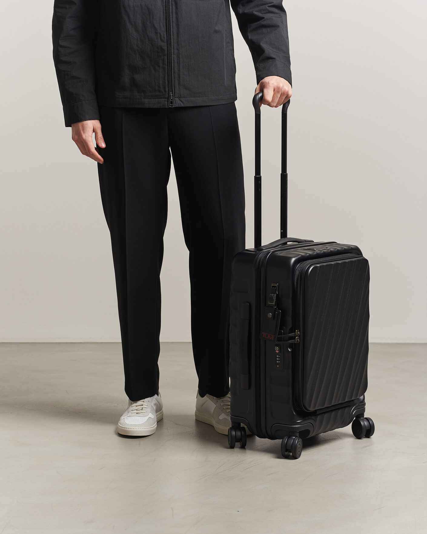 Mies | Laukut | TUMI | 19 Degree Carry-on Front Access Trolley Black