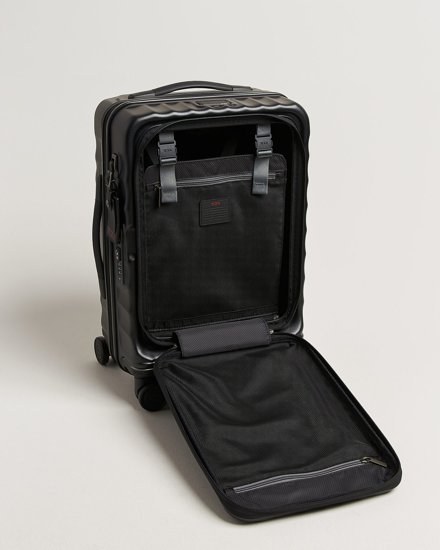 Mies | Laukut | TUMI | 19 Degree Carry-on Front Access Trolley Black