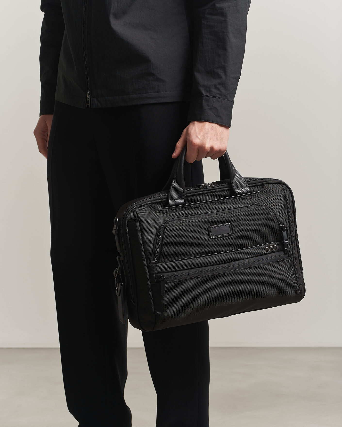 Mies | Laukut | TUMI | Alpha 4 Medium Briefcase Black