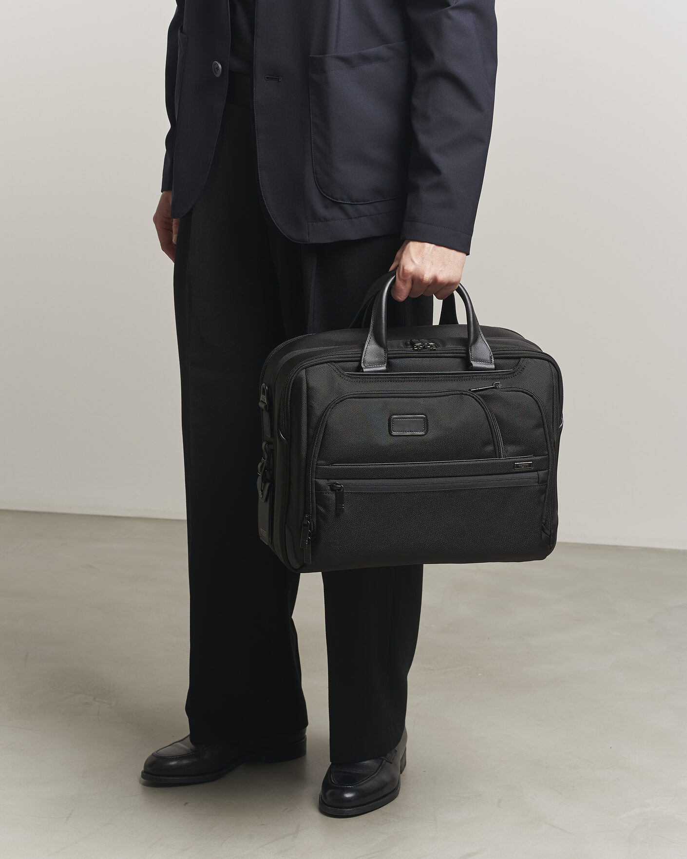Mies | Laukut | TUMI | Alpha 4 Expandable Medium Briefcase Black