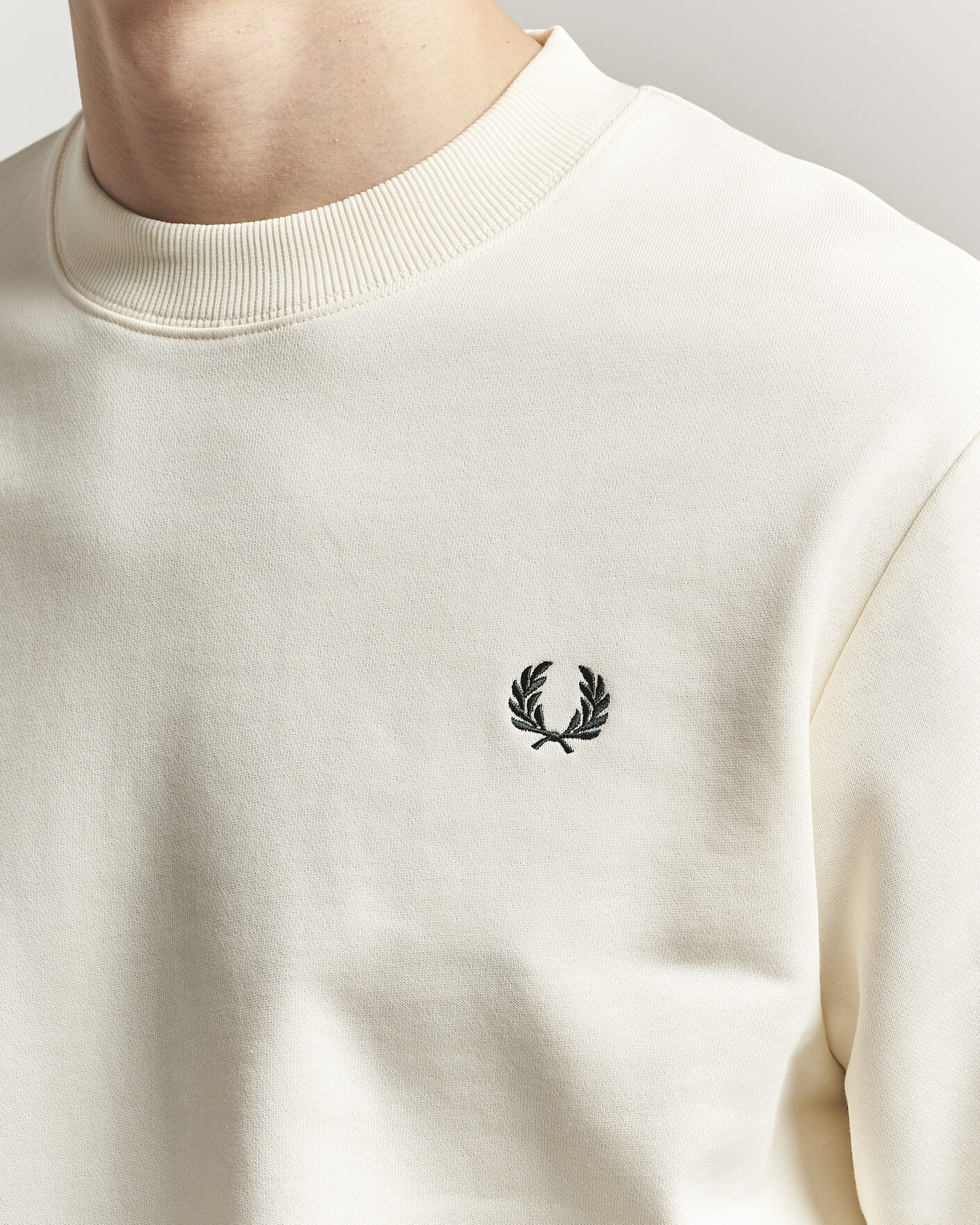 Mies | Puserot | Fred Perry | Crew Neck Sweatshirt Ecru
