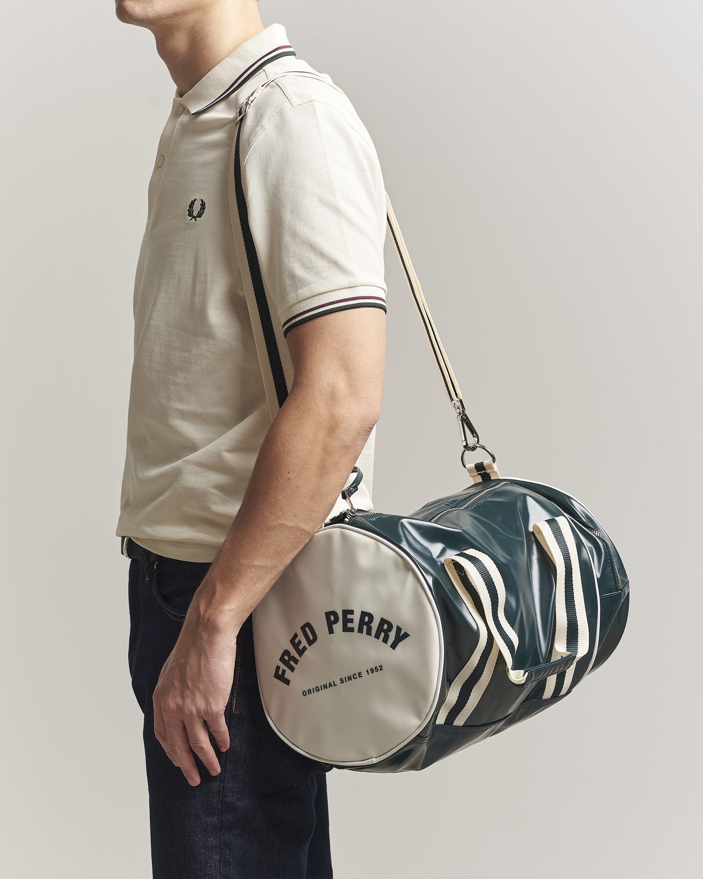 Mies | Laukut | Fred Perry | Classic Barrel Bag Grassroots Green/Ecru