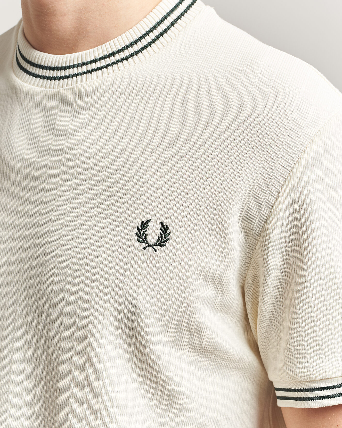 Mies | T-paidat | Fred Perry | Rib Knitted T-Shirt Ecru