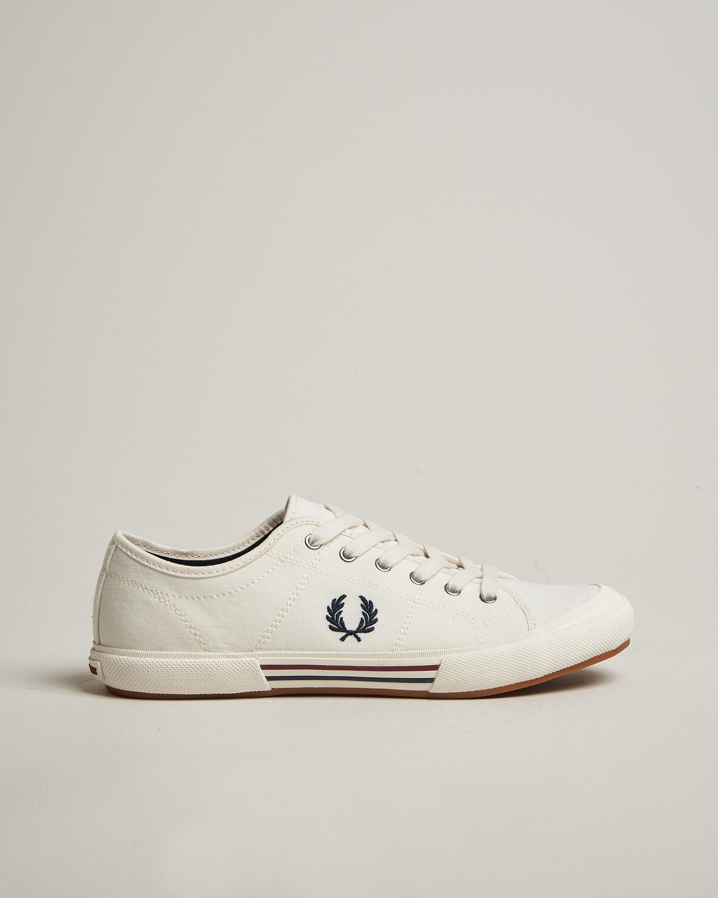Mies | Tennarit | Fred Perry | B708 Vintage Tennis Sneaker Snow White