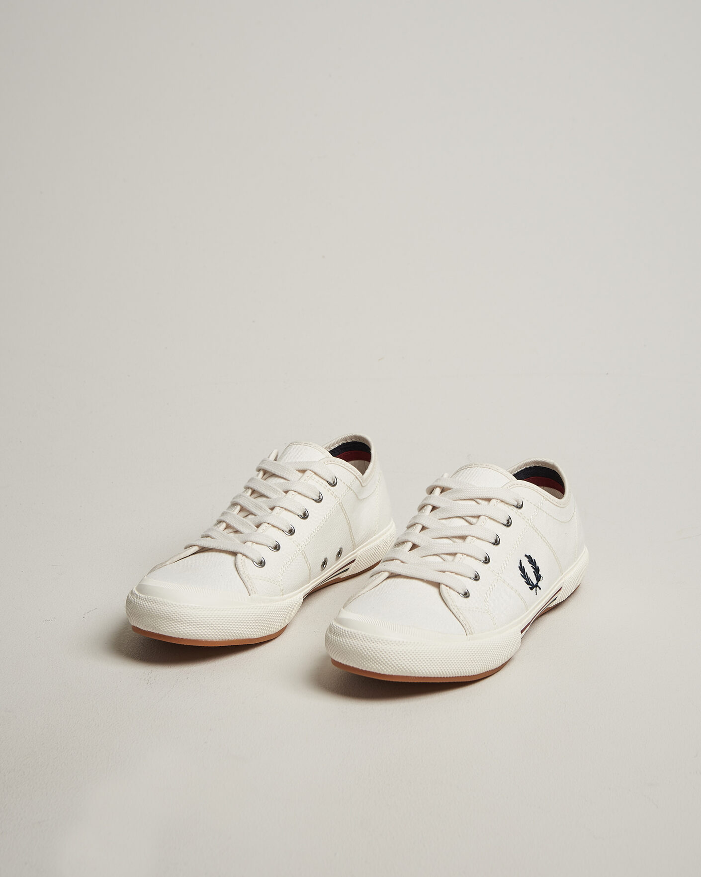 Mies | Tennarit | Fred Perry | B708 Vintage Tennis Sneaker Snow White