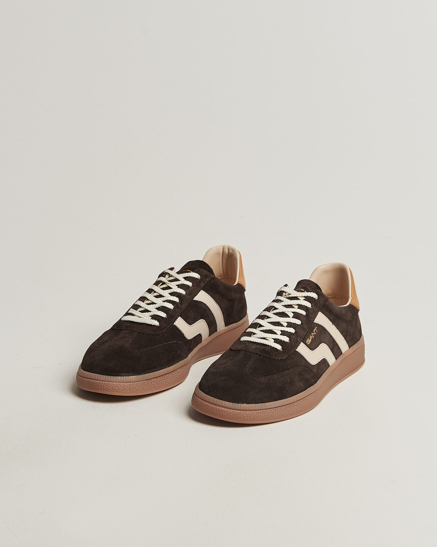 Mies | Tennarit | GANT | Cuzmo Suede Sneaker Dark Brown/White