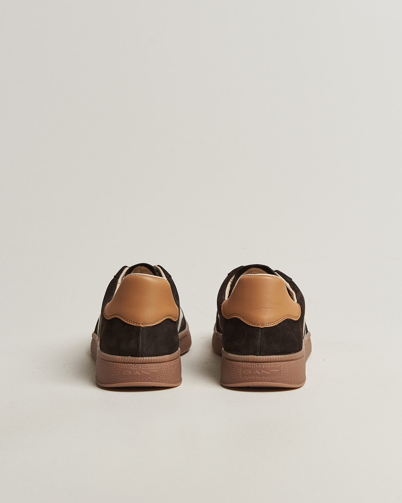 Mies | Tennarit | GANT | Cuzmo Suede Sneaker Dark Brown/White