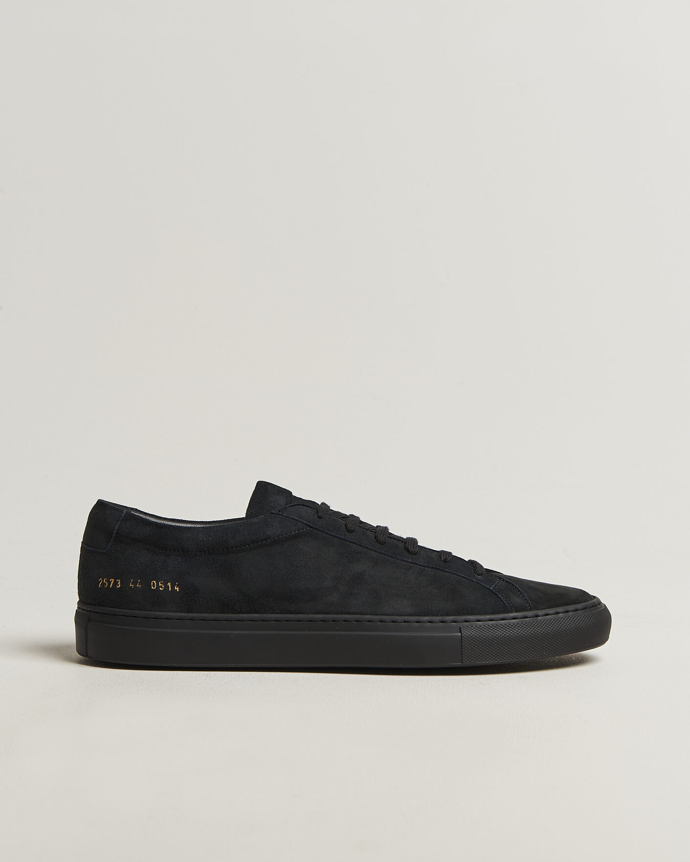 Mies | Tennarit | Common Projects | Original Achilles Suede Sneaker Off Black
