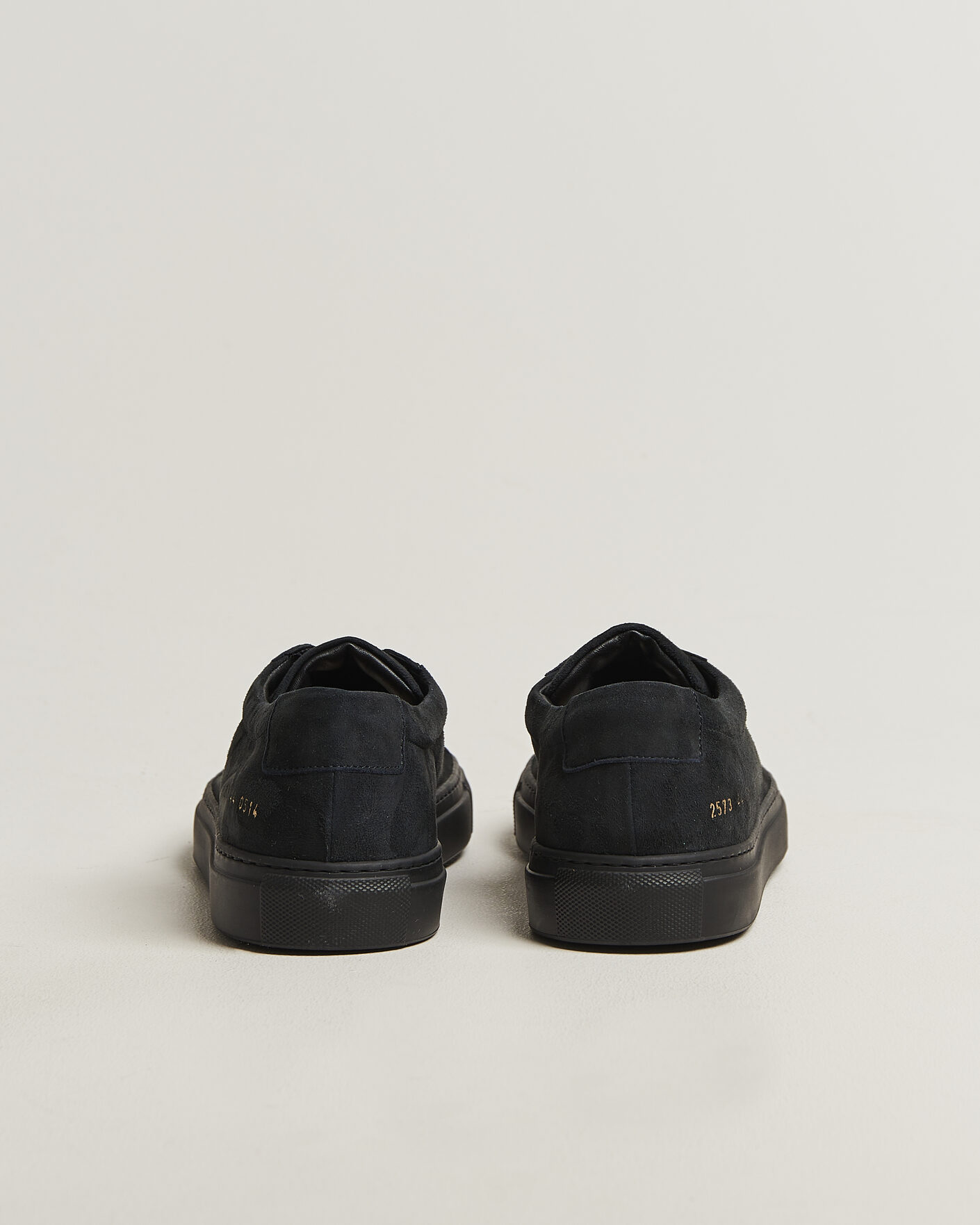 Mies | Tennarit | Common Projects | Original Achilles Suede Sneaker Off Black