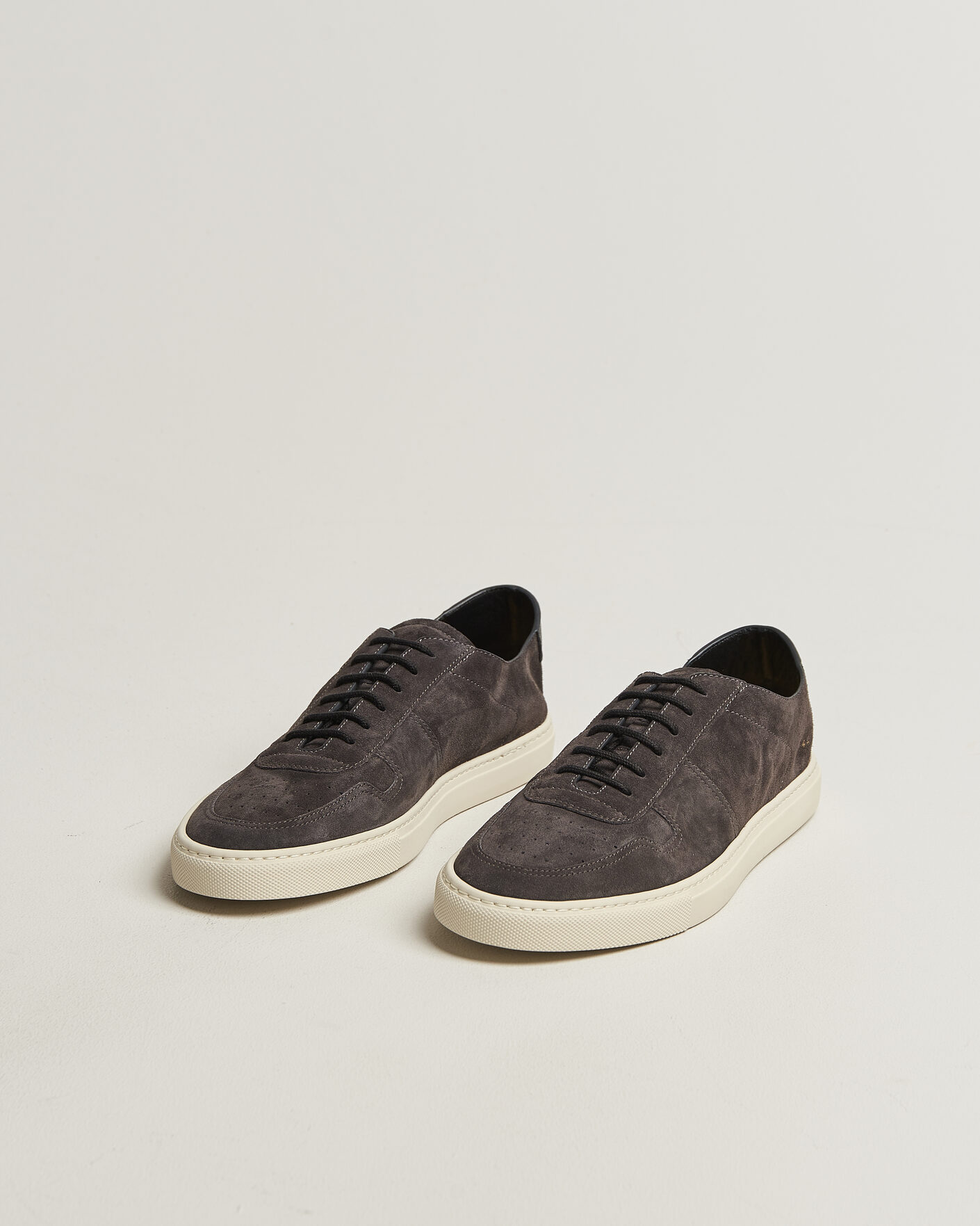 Mies | Tennarit | Common Projects | BBall Slim Deconstructed Suede Sneaker Off Black