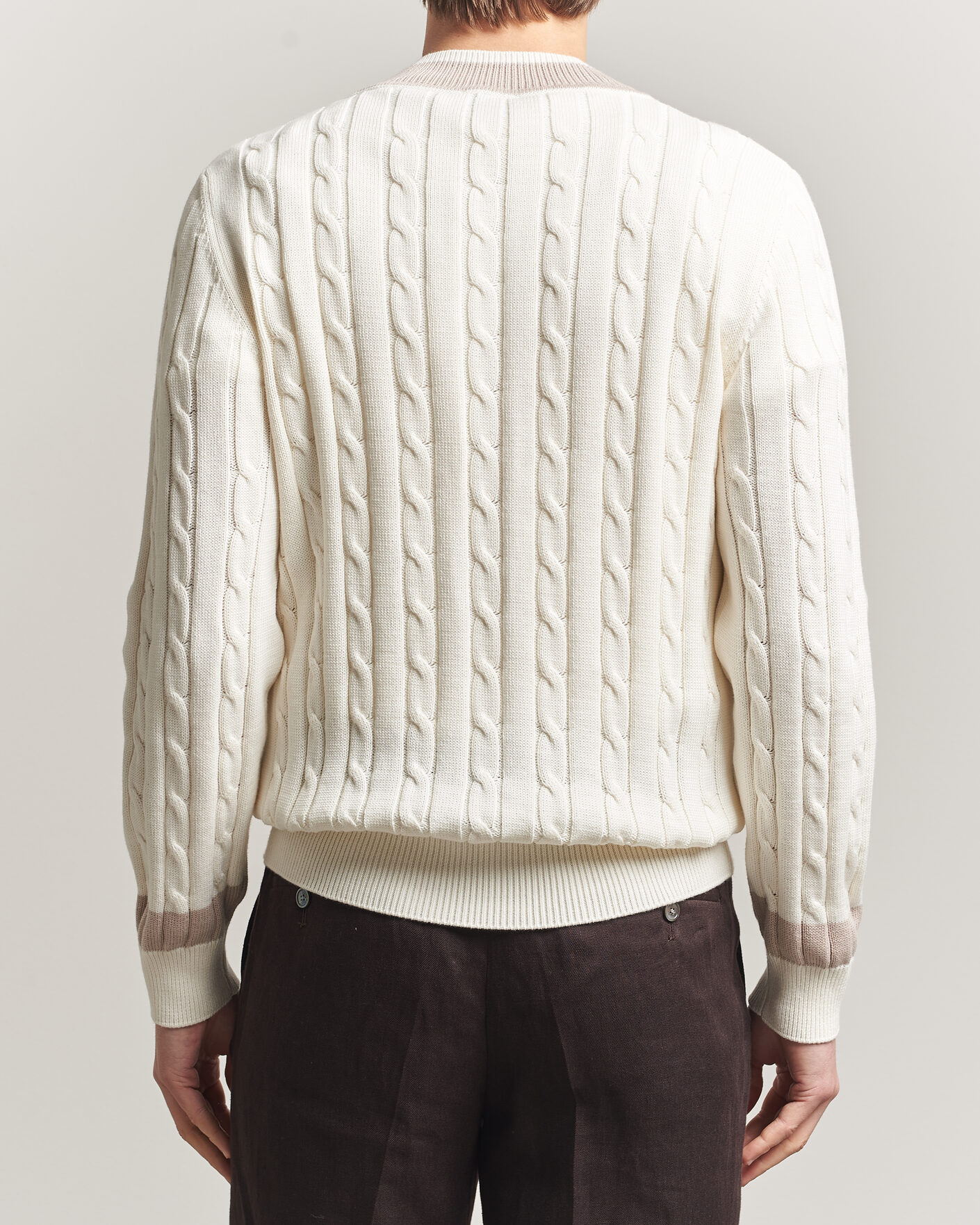Mies | Puserot | Morgano | Cable Knitted Cotton V-Neck White/Beige