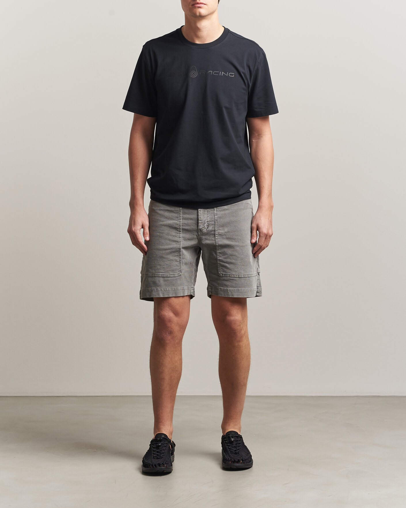 Mies | T-paidat | Sail Racing | Bowman Monochrome T-Shirt Carbon