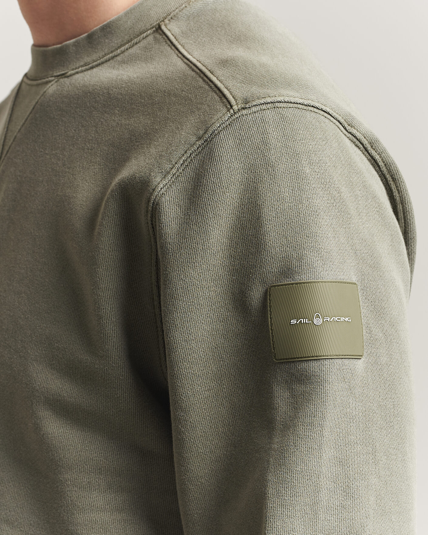 Mies | Puserot | Sail Racing | Wind Pigment Dyed Sweatshirt Mud Green