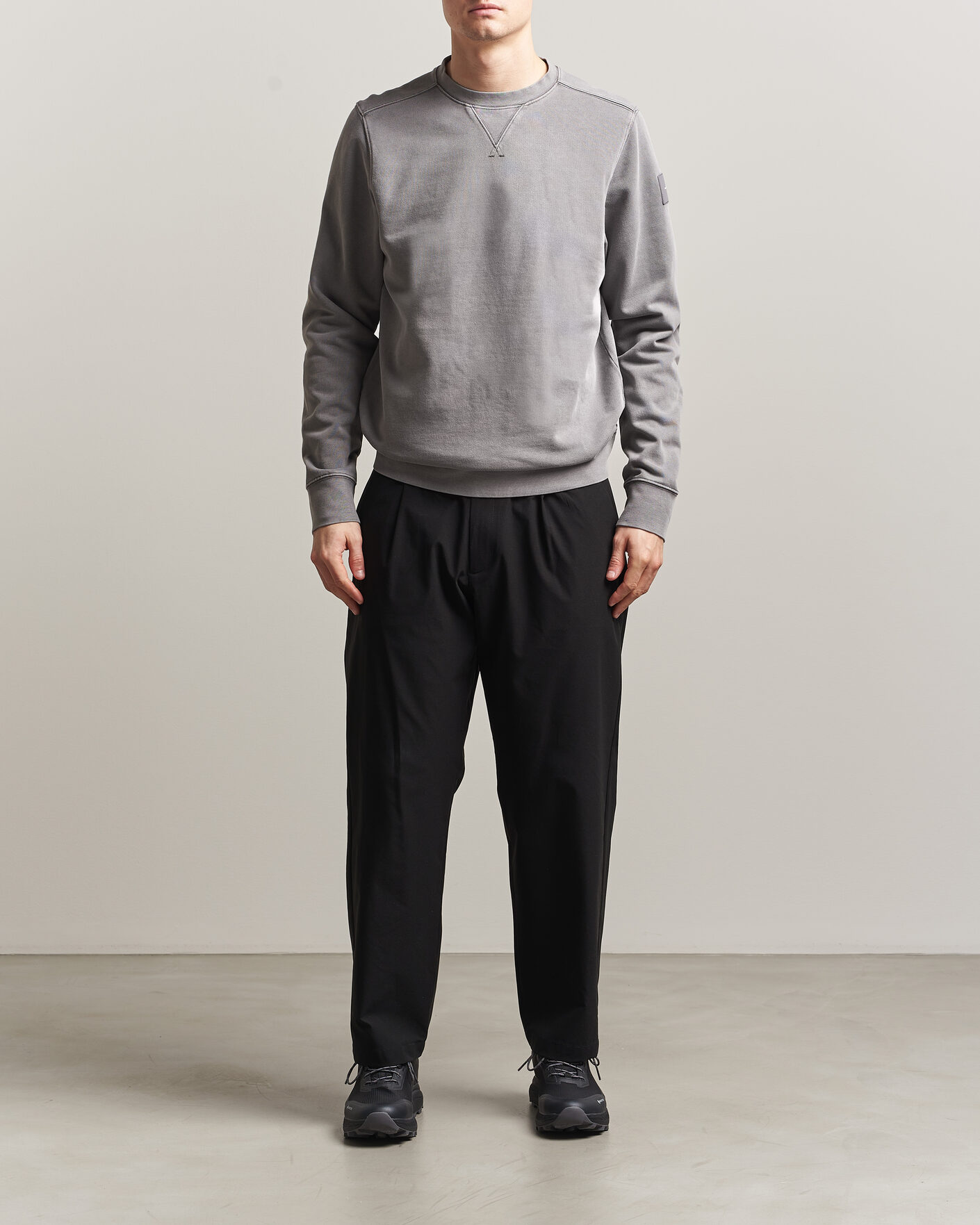 Mies | Puserot | Sail Racing | Wind Pigment Dyed Sweatshirt Frost Grey
