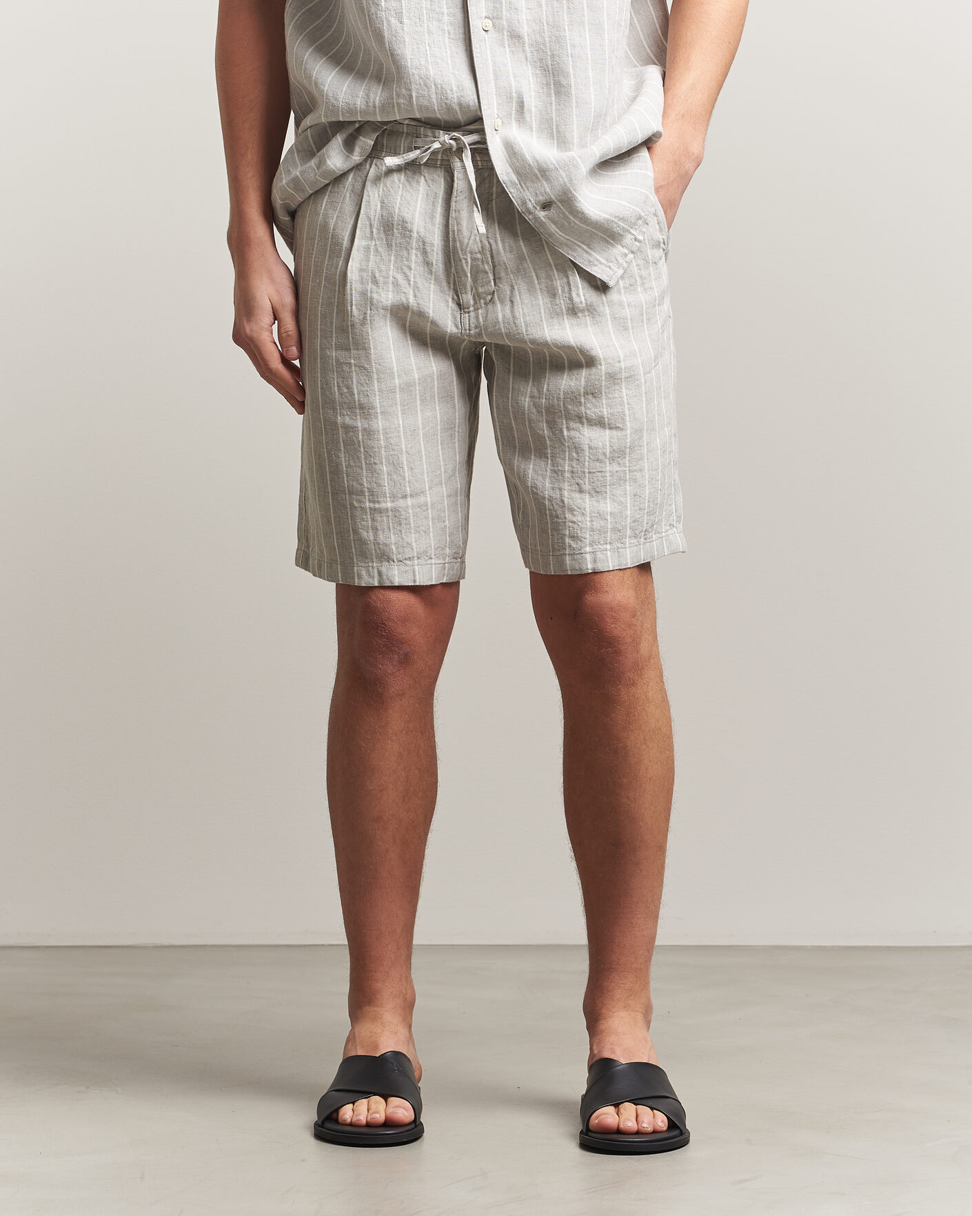 Mies | Shortsit | KnowledgeCotton Apparel | Striped Loose Linen Shorts Grey
