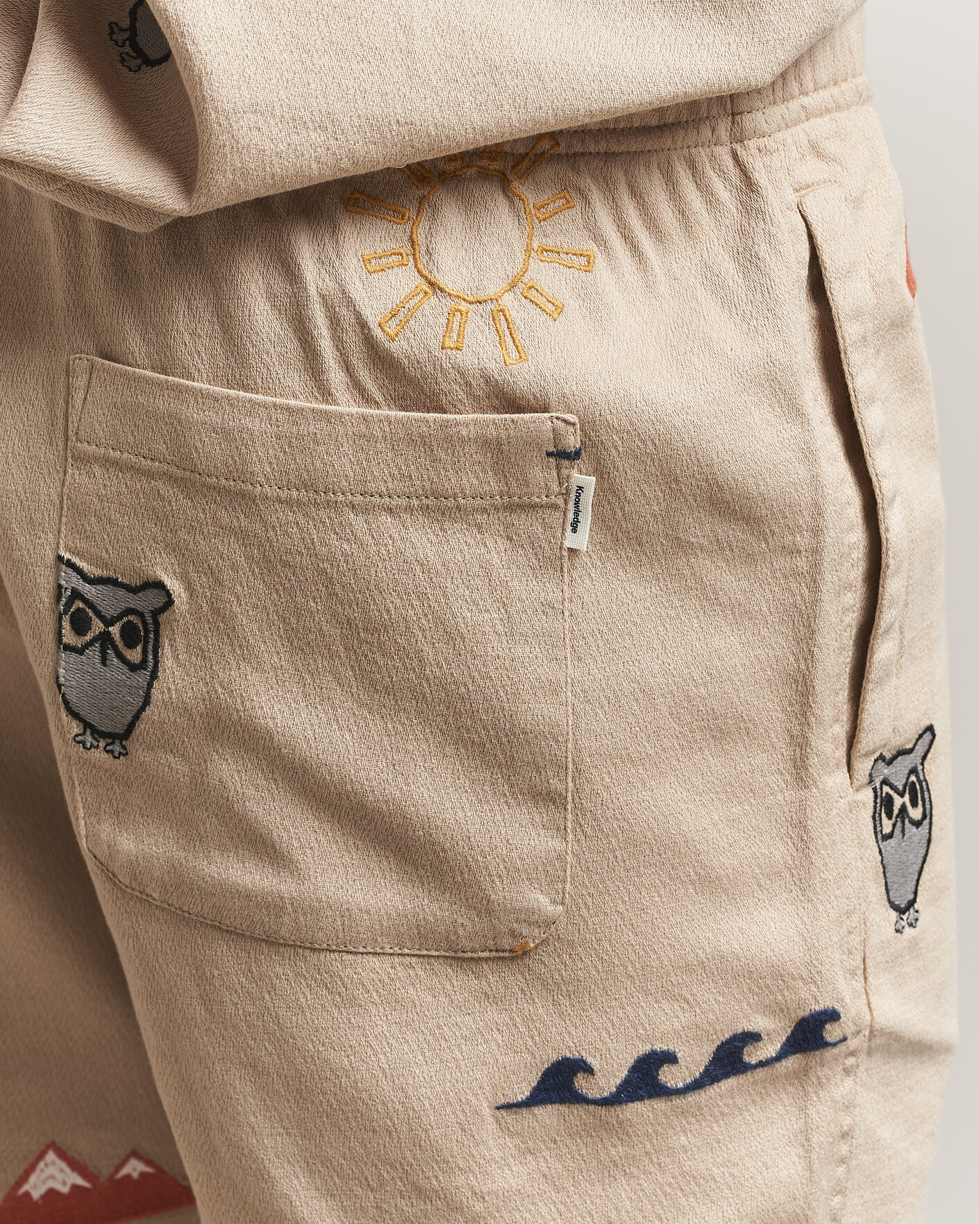Mies | Shortsit | KnowledgeCotton Apparel | Loose Embroidery Shorts Light Feather Grey