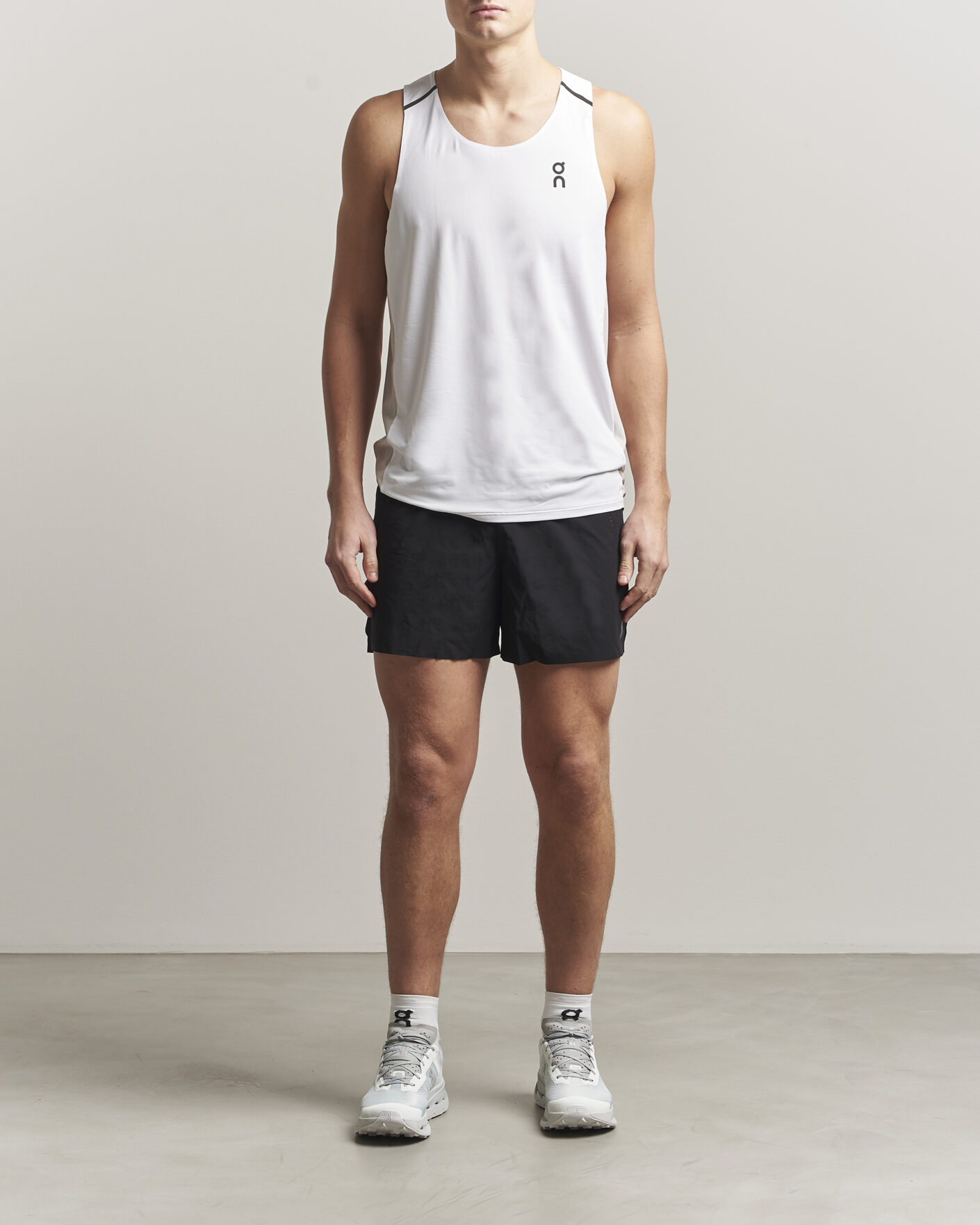 Mies | T-paidat | On | Performance Tank  White/Silver