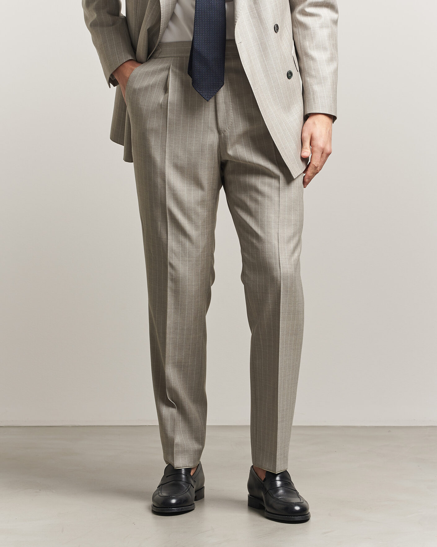 Mies | Housut | Oscar Jacobson | Delon Striped Wool Trousers Beige
