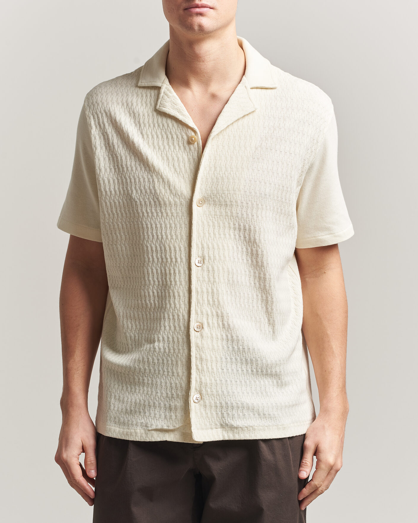 Mies | Kauluspaidat | Oscar Jacobson | Kirk Knitted Short Sleeve Shirt Off White