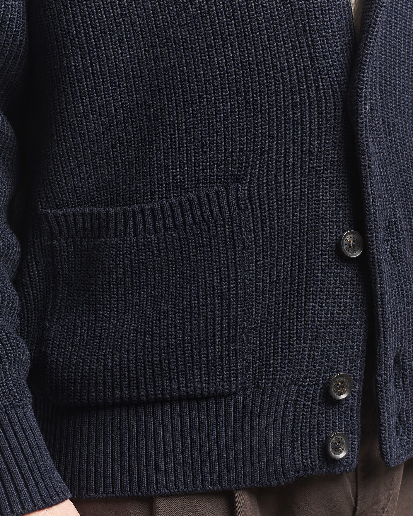 Mies | Puserot | Oscar Jacobson | Roland Knitted Cotton Cardigan Navy