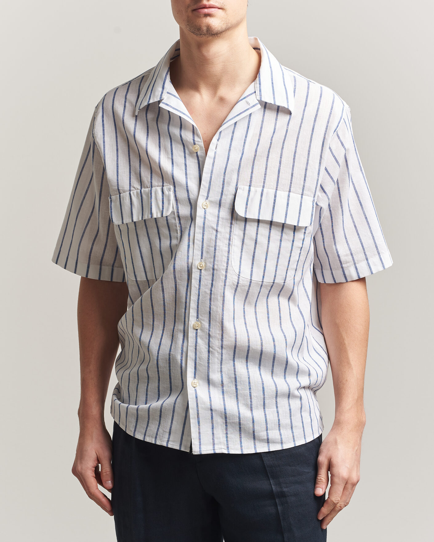 Mies | Kauluspaidat | Oscar Jacobson | Striped Short Sleeve Linen Shirt Navy/White