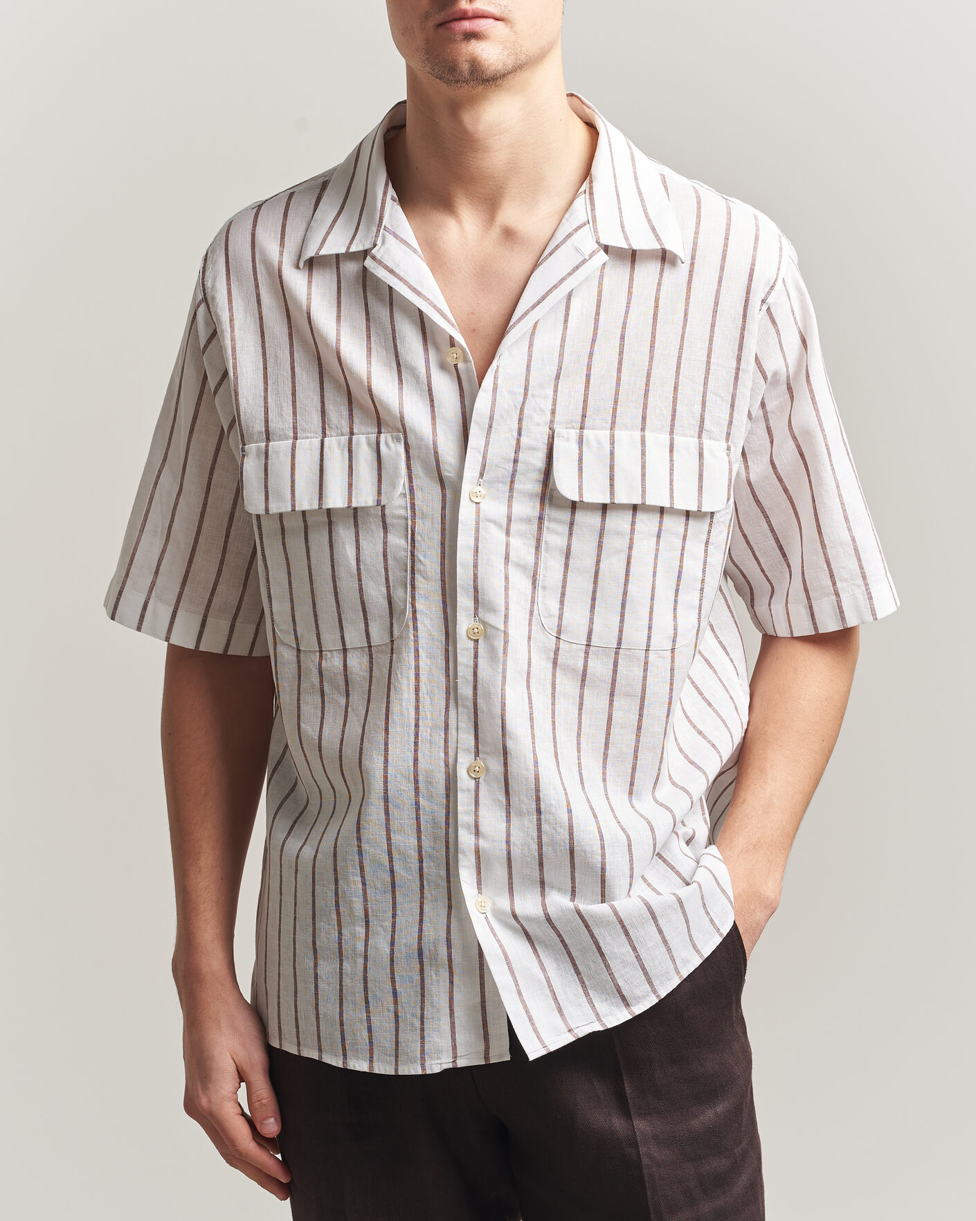 Mies | Kauluspaidat | Oscar Jacobson | Striped Short Sleeve Linen Shirt Brown/White