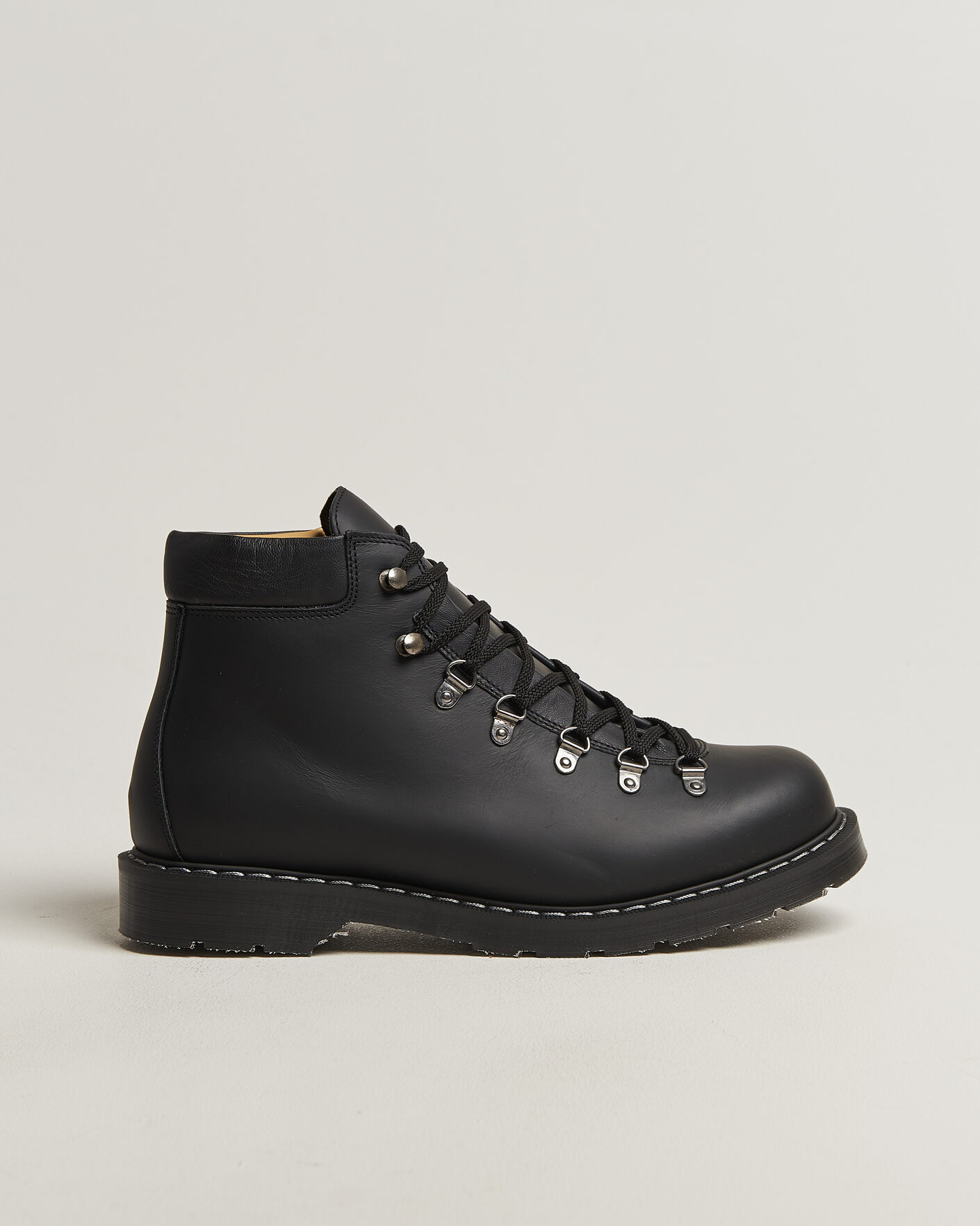 Mies | Nilkkurit | Solovair | Urban Hiker Boot Black Waxy