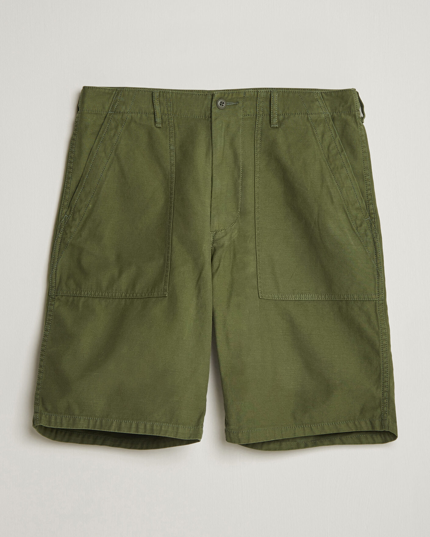 Mies | Shortsit | BEAMS PLUS | MIL Utility Sateen Shorts Olive