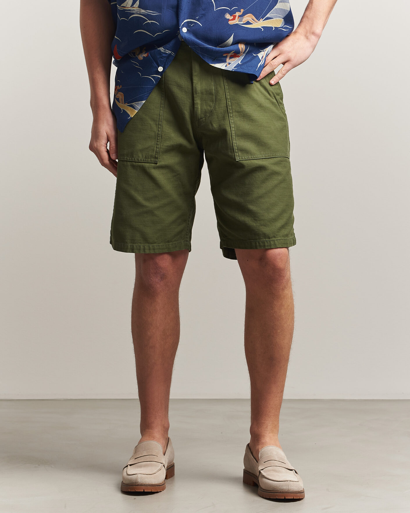 Mies | Shortsit | BEAMS PLUS | MIL Utility Sateen Shorts Olive