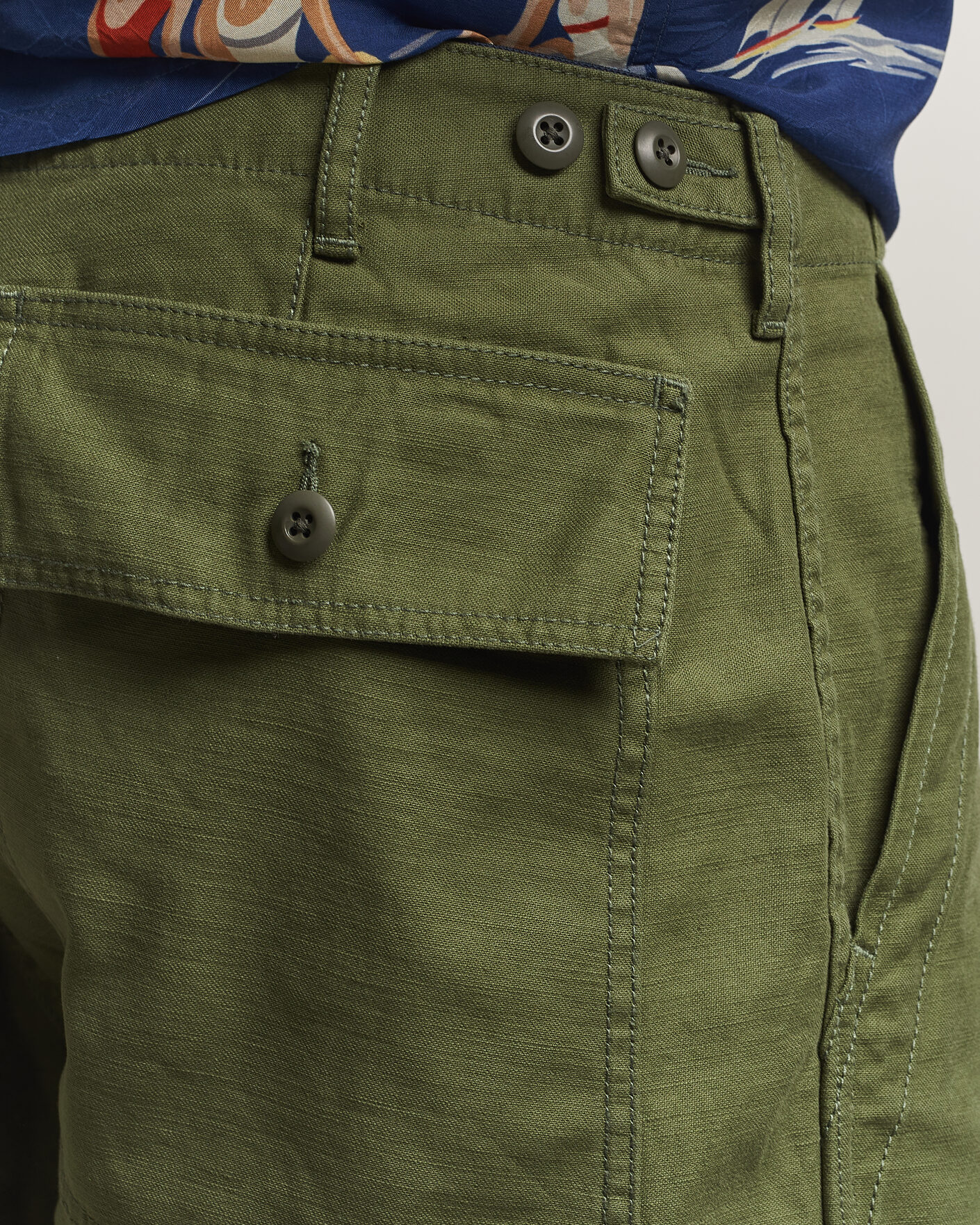Mies | Shortsit | BEAMS PLUS | MIL Utility Sateen Shorts Olive