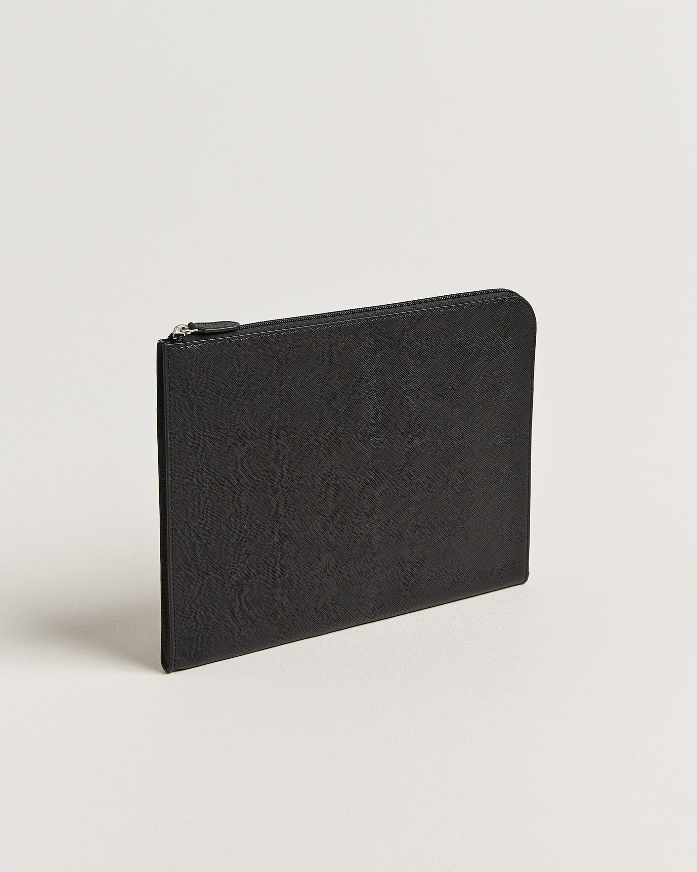 Mies | Laukut | Loake Shoemakers | Gresham Grain Leather Laptop Cover Black